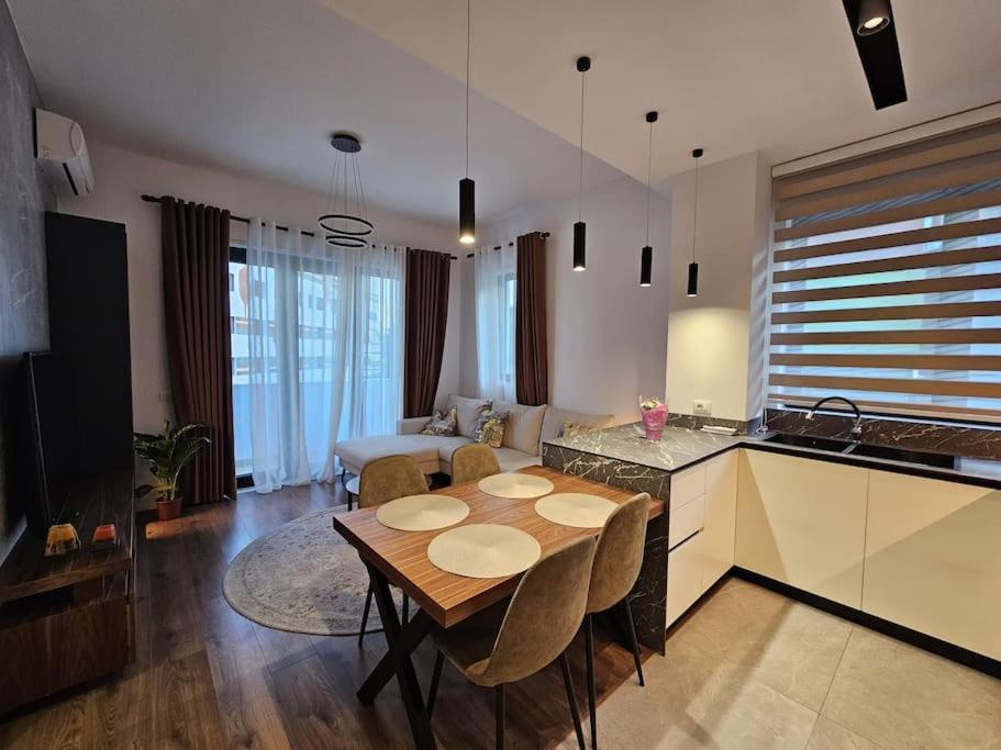 Deluxe Flat With Garden_Tirana Daire Dış mekan fotoğraf