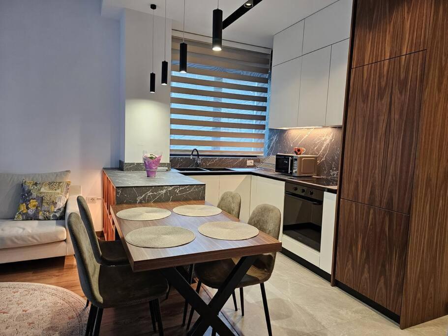 Deluxe Flat With Garden_Tirana Daire Dış mekan fotoğraf